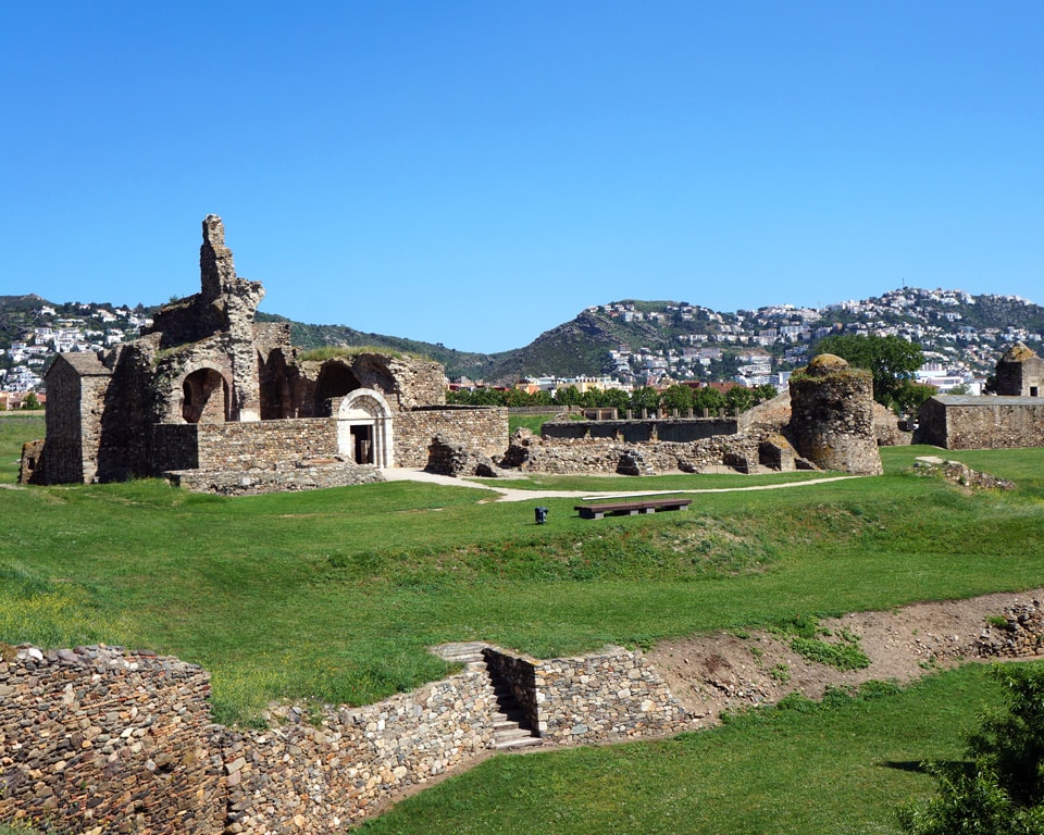 places to travel from barcelona Citudella de Roses