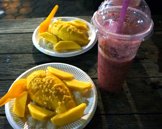 Chiang Mai Night Market food mango sticky rice