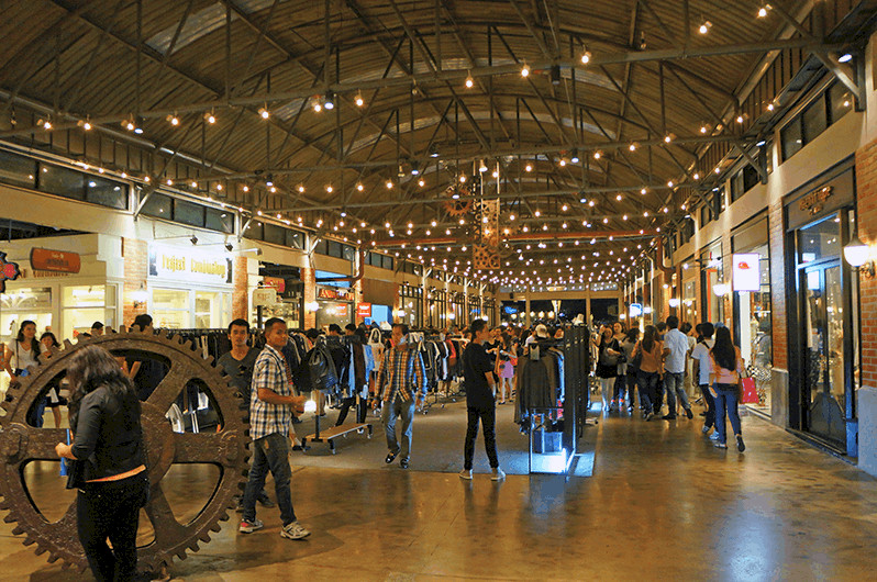 Asiatique The Riverfront Bangkok outdoor market