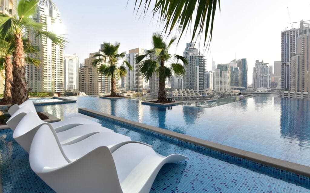 Dubai Hotel Infinity Pool