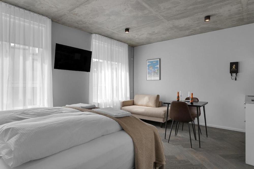 The Swan House Apartments