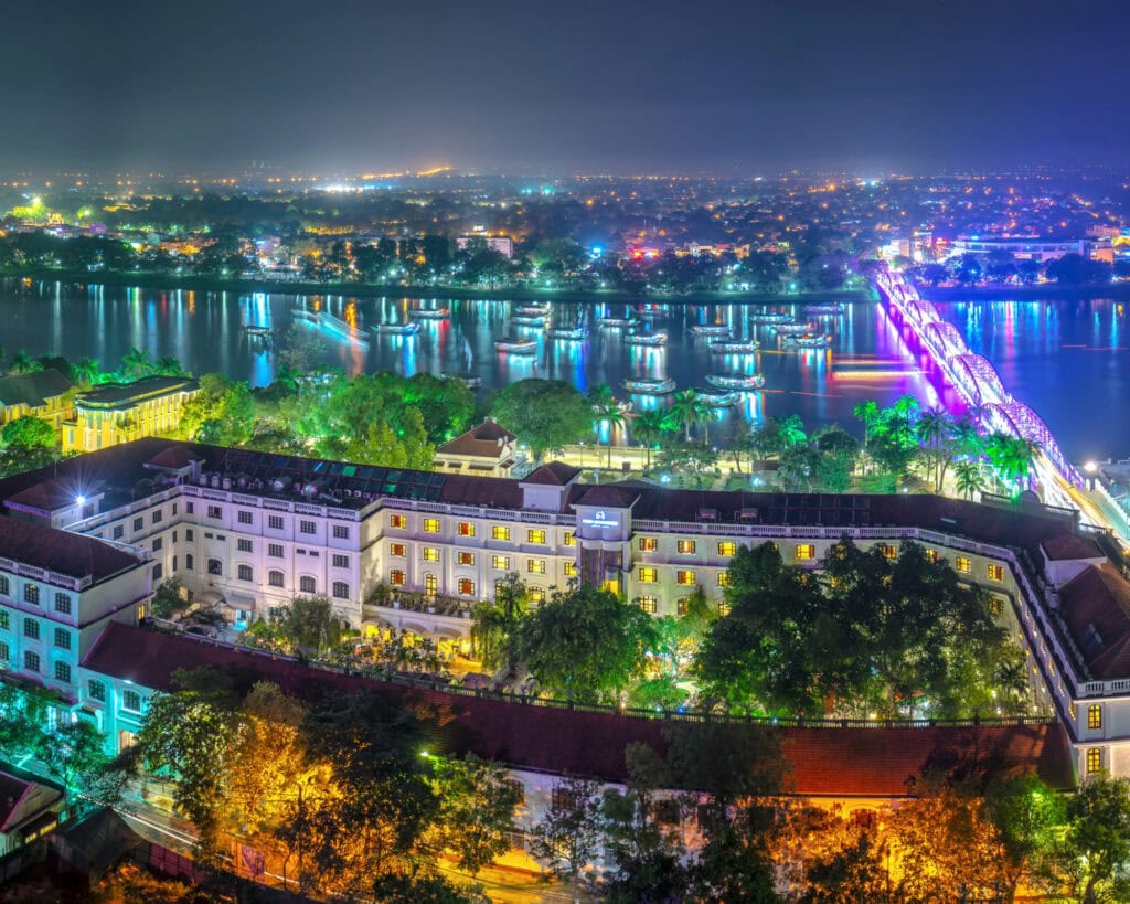 Hue accommodation
