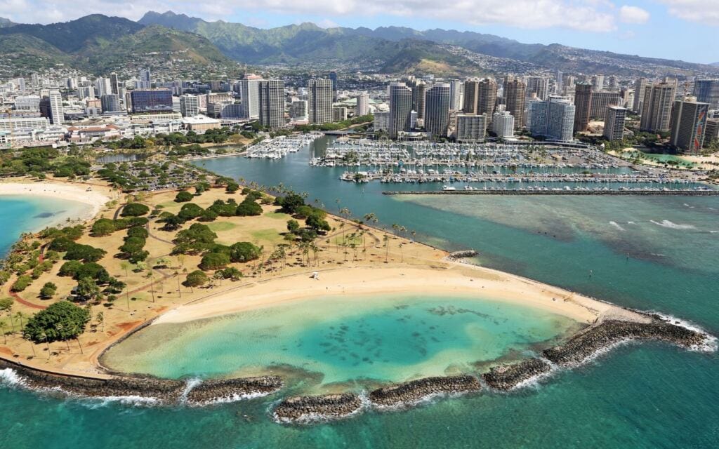 where to stay in oahu - ala moana