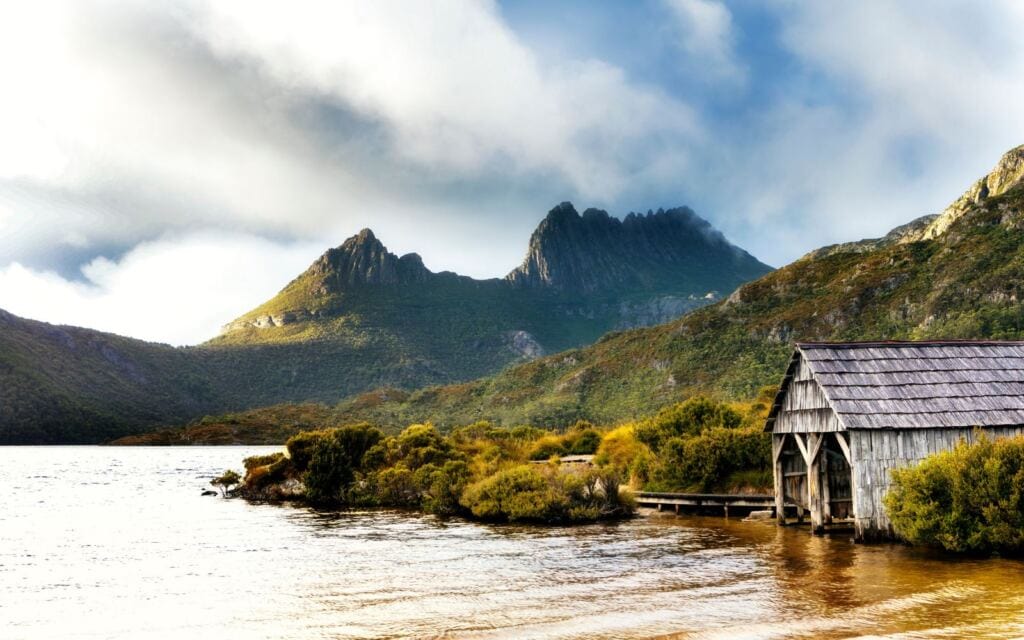 where to stay in tasmania - cradle mountain