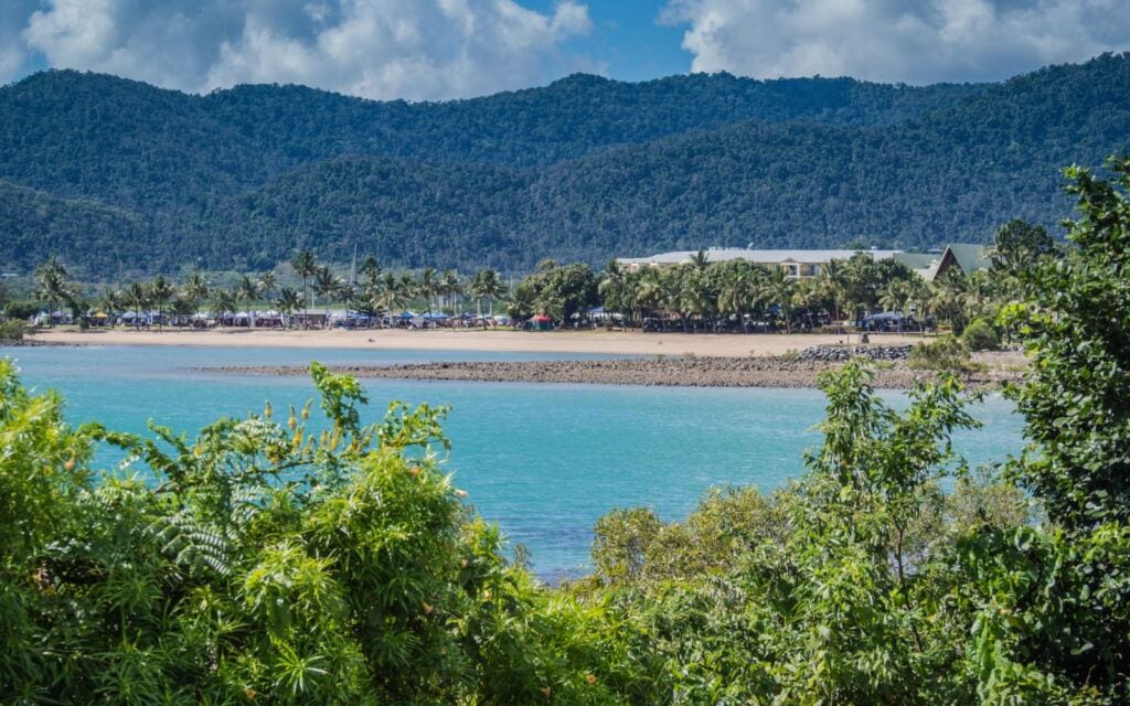 where to stay in airlie beach - luxury