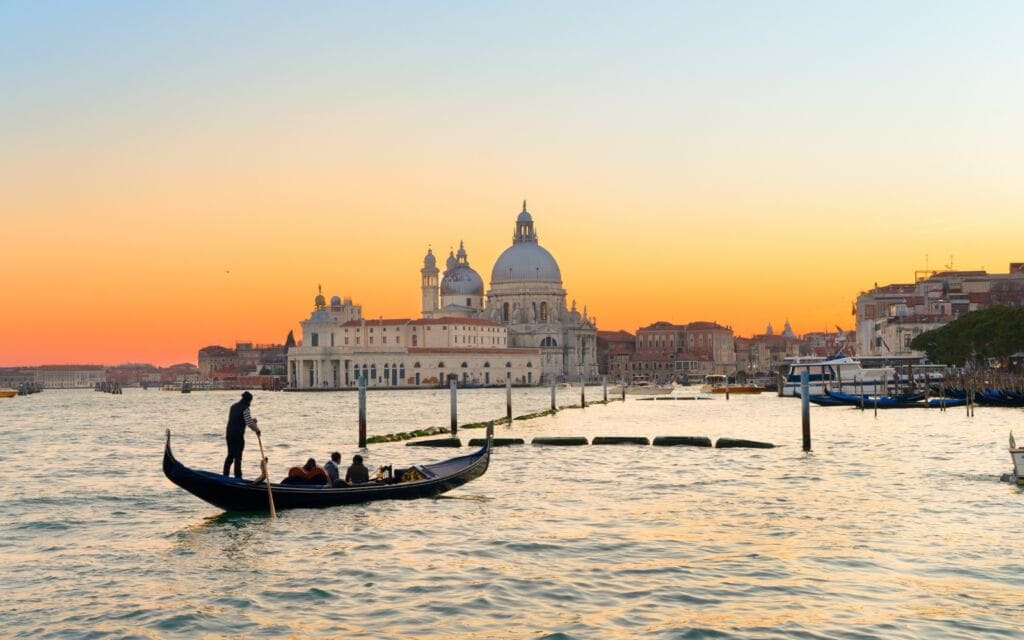 where to stay in venice - santa croce