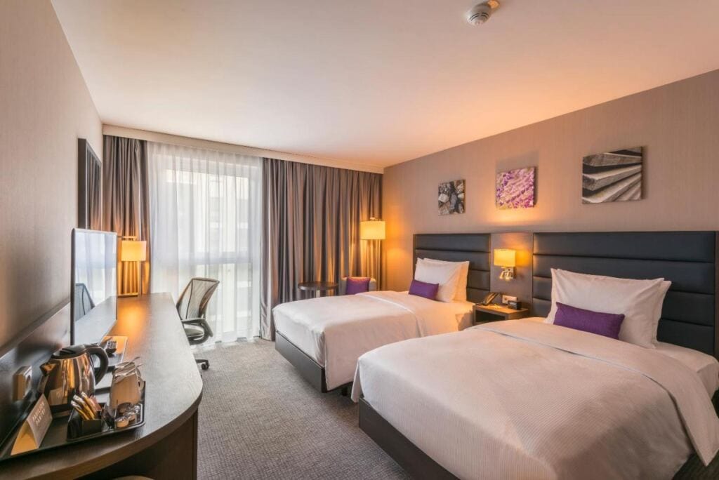 One of the bedrooms in Hilton Garden Inn Frankfurt City Centre.