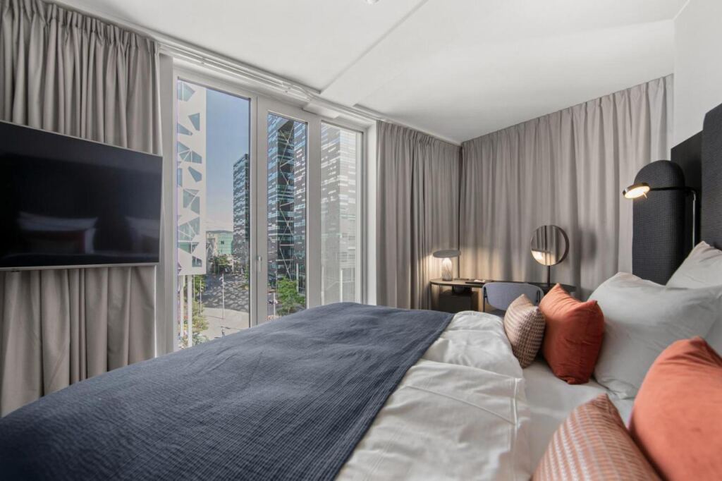 A photo of Clarion Hotel's bedroom with outside view.