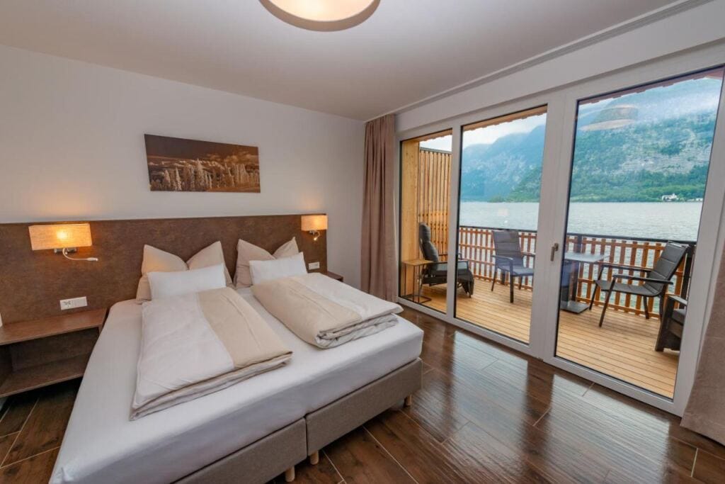 One of the bedrooms in Boutiquehotel Strand Hallstatt with lake view.