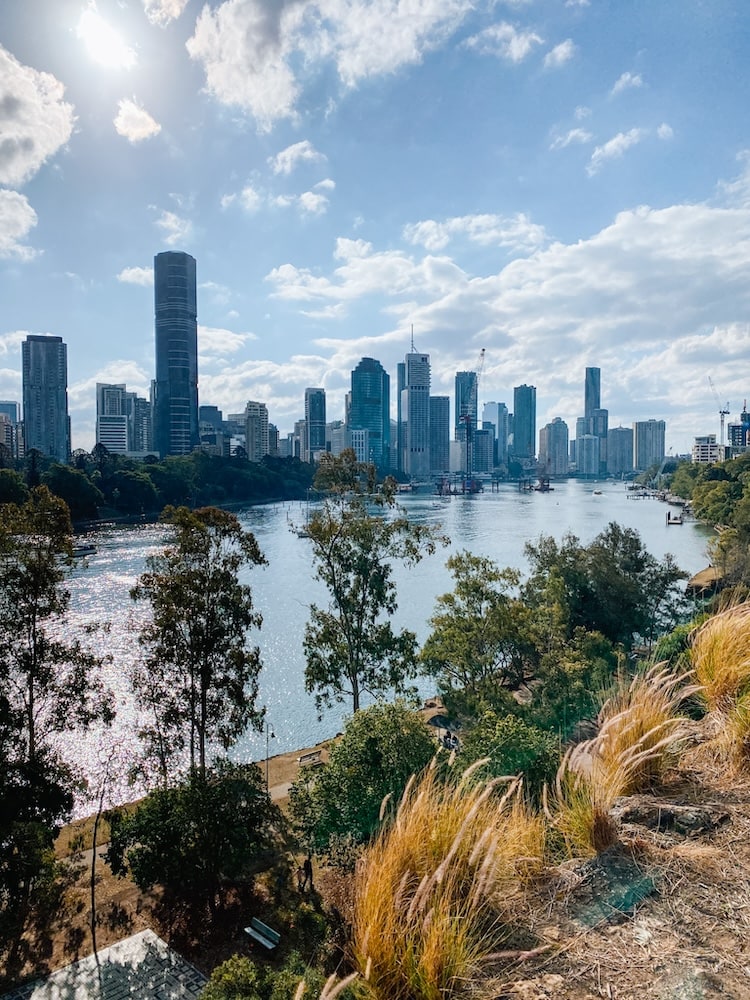 Kangaroo Cliff Viewpoint over Brisbane Skyline