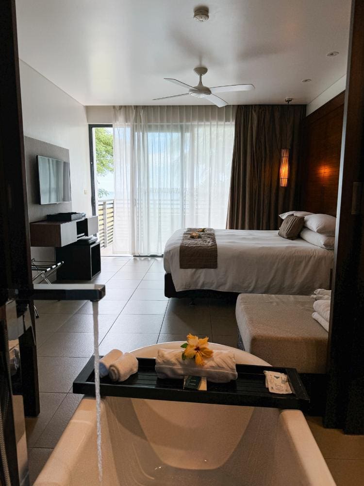 Hilton Fiji beachfront apartment with tub