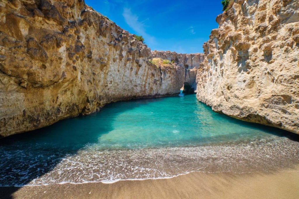 Papafragas Cave.