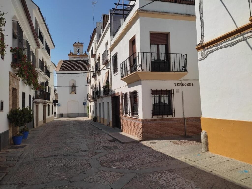 exterior view of the hotel and the streets in San Basilio