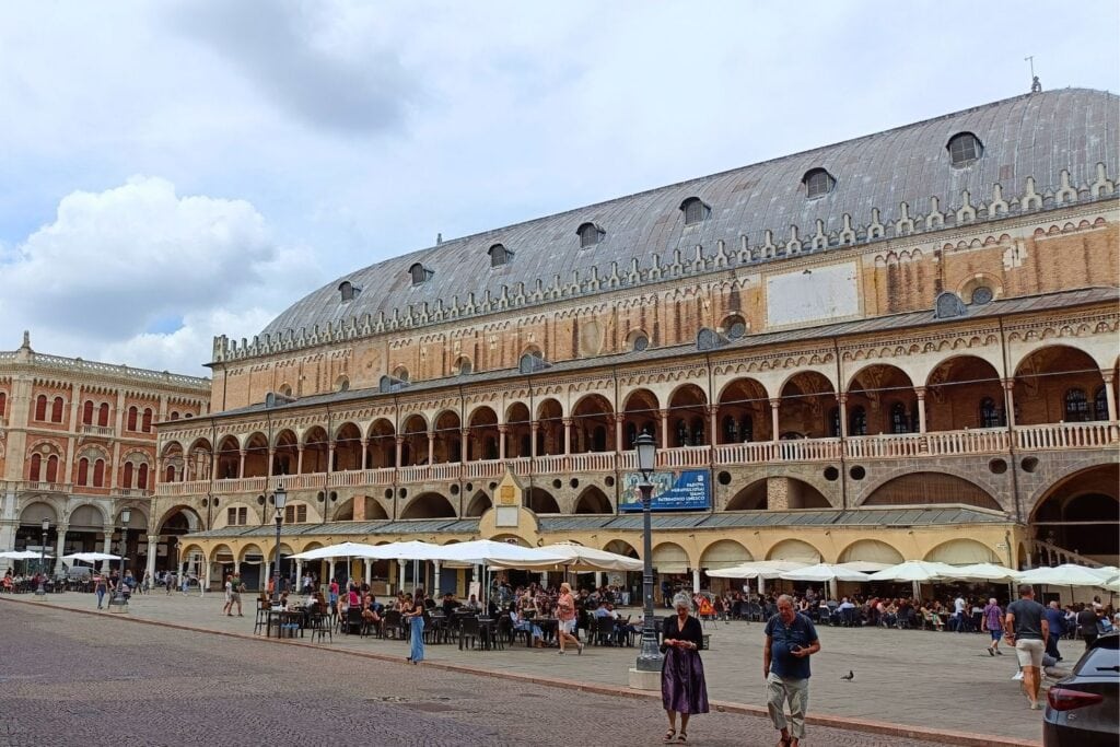 Food market and restaurants in Ragione Palace Padua