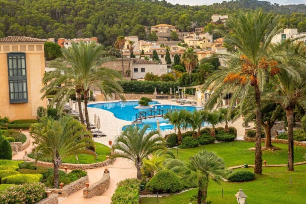 Steigenberger luxury pool