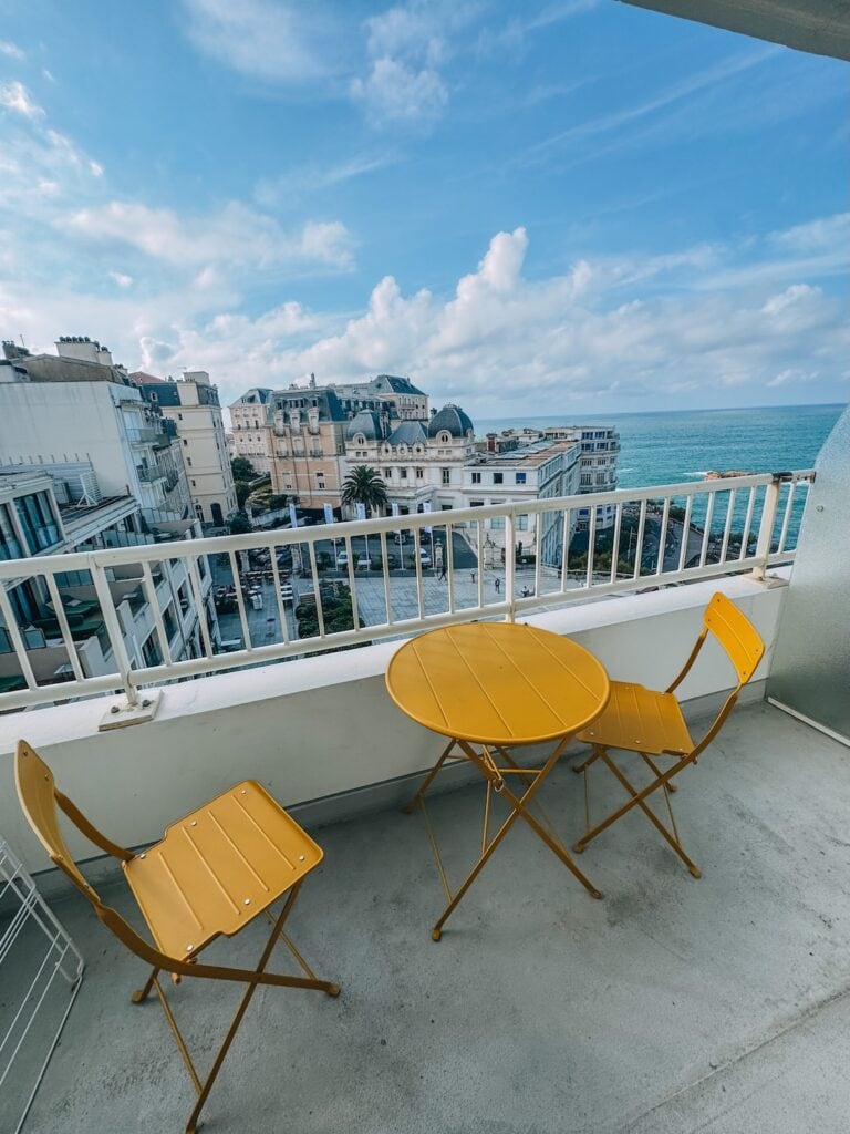 accommodation overlooking Biarritz Bellevue and ocean